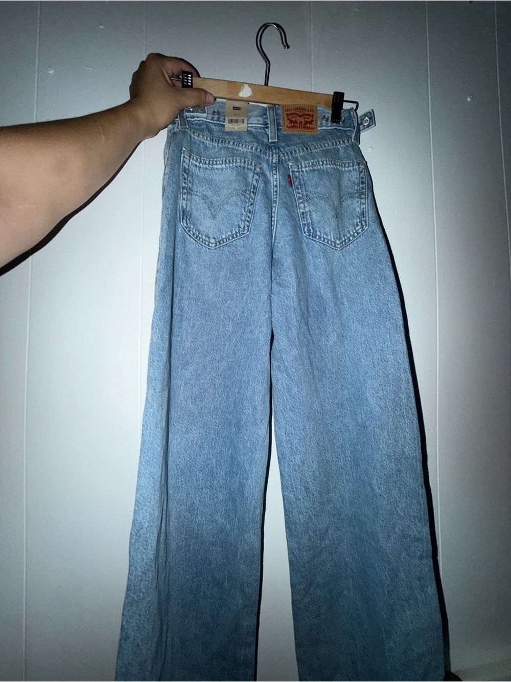 Women Cinch Baggy Levi's Light Blue Jeans 24 x 31 - Picture 5 of 7